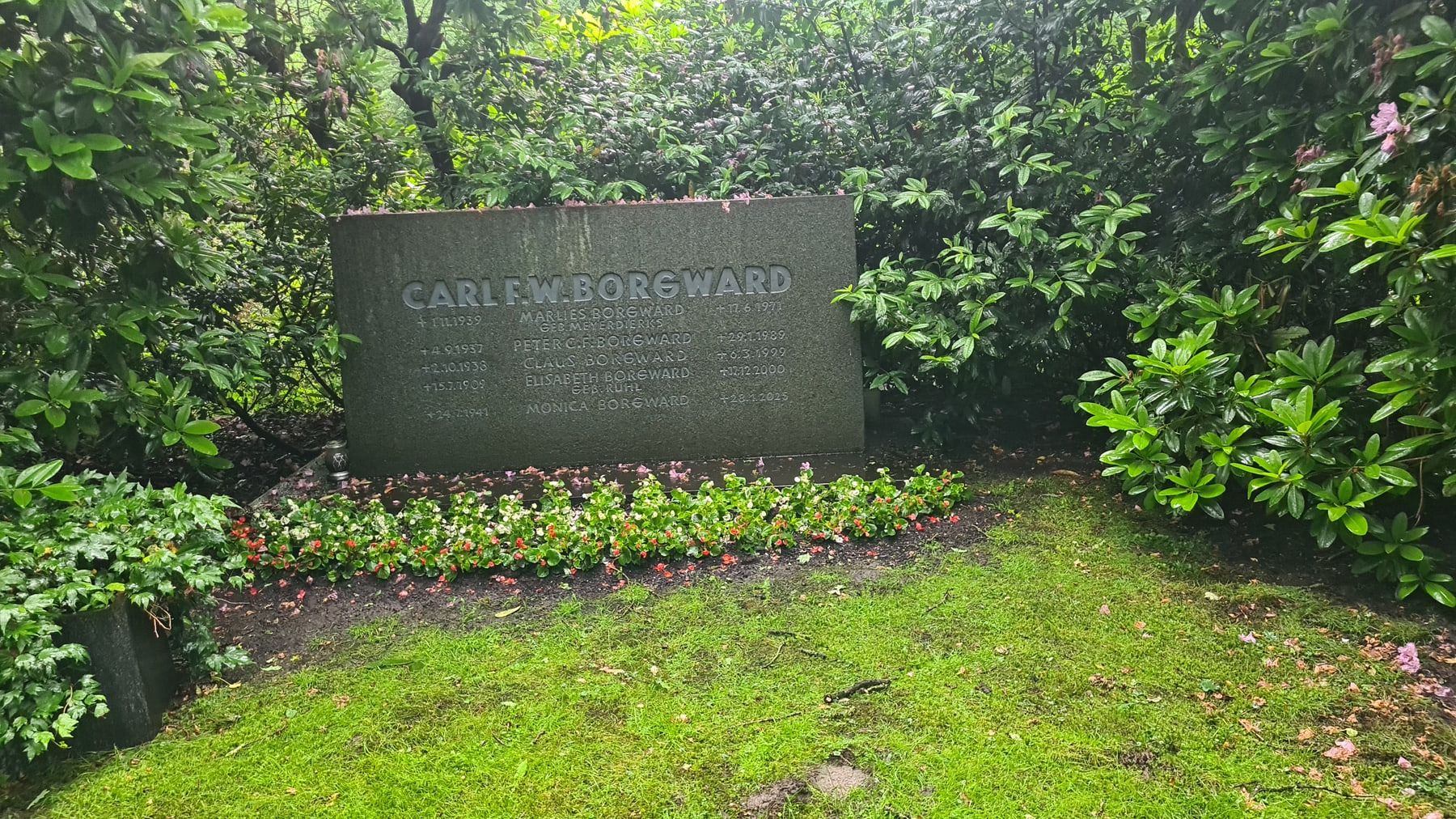 Grabstätte von Carl F. W. Borgward auf Osterholzer Friedhof